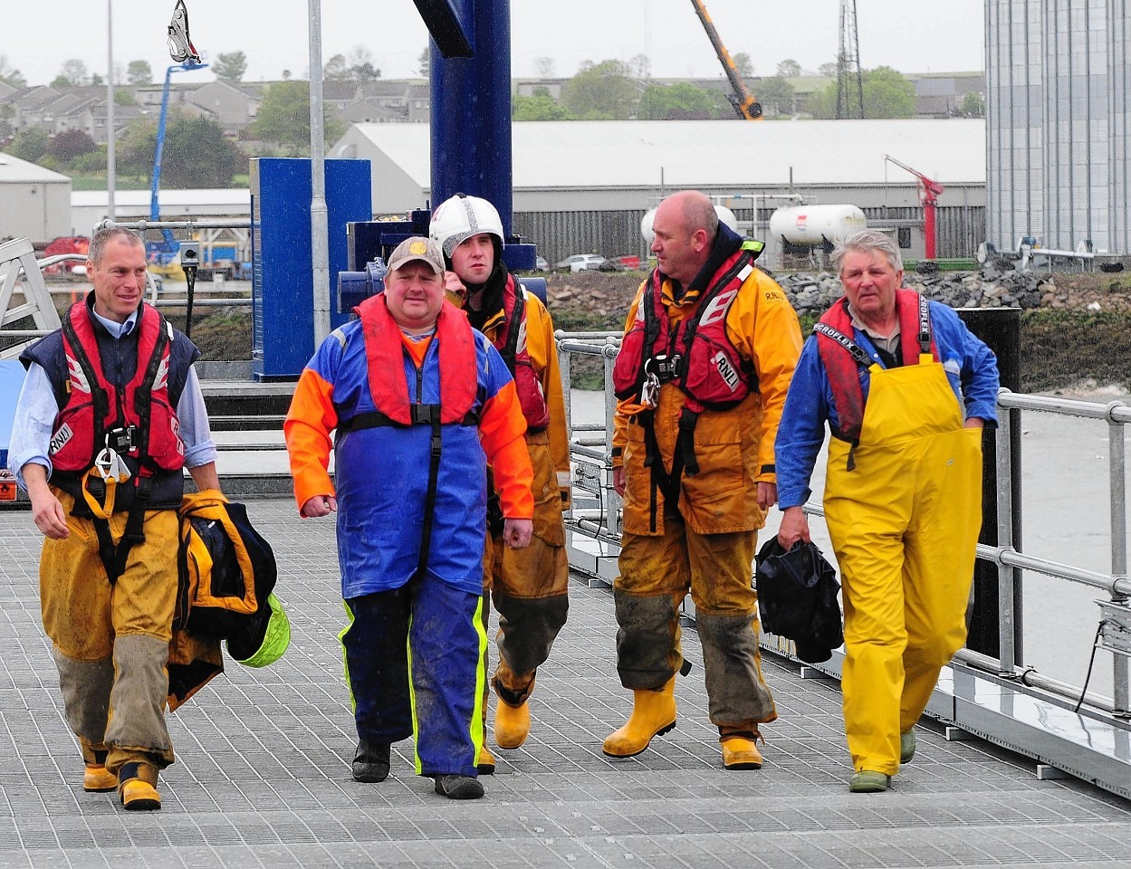 Gourdon fishermen Jim Reid and David Irvine arrive in Montrose after 48 hours at sea